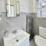 Апартаменты Luxury 6 Bluebridge With Free Allocated Parking Йорк
