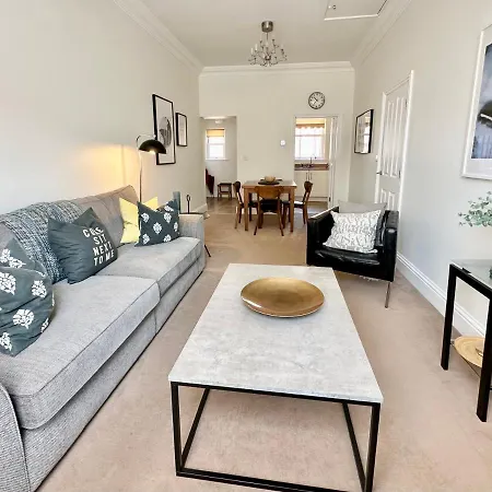 Luxury 6 Bluebridge With Free Allocated Parking דירה
